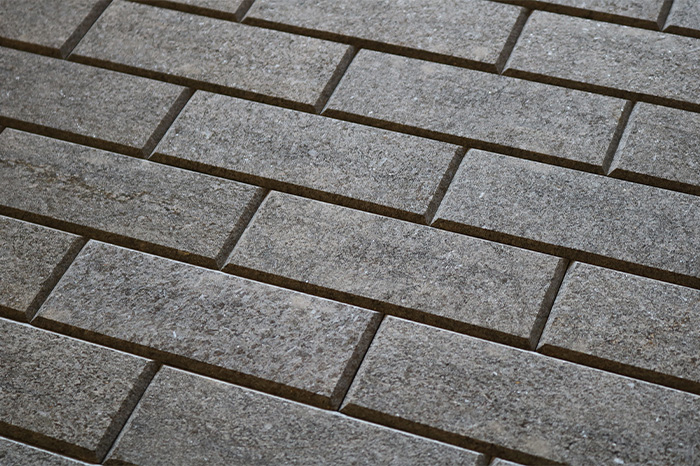 BRICK 35 - BISOTE BLACK.2